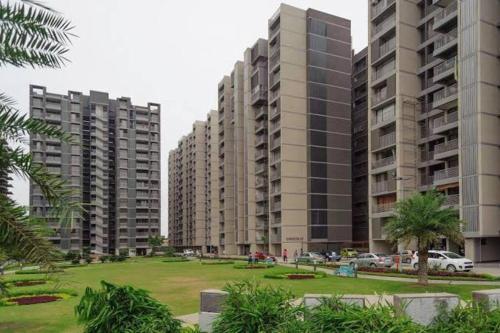 nipania indore apollo db city indore